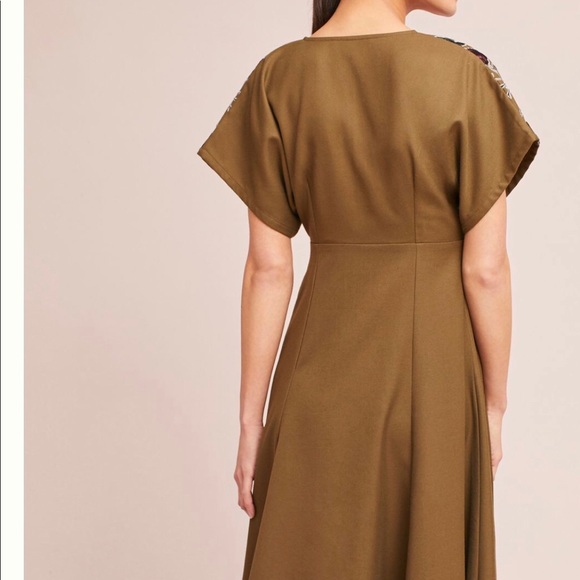 NEW 🎈Elegant ANTHROPOLOGIE Velvet Floral Midi 🎈 - Picture 3 of 3